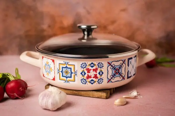 Okrągłe naczynie do duszenia ze szklaną pokrywką 24 cm średnicy, kremowa, Porto