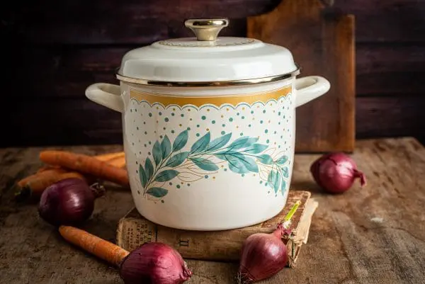 Wysoki garnek emaliowany z emaliowną pokrywką, 20 cm 5.1L, jasnokremowy, Green Line