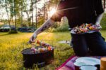 Grill emaliowany przenośny z pokrywką i rusztem - czarny